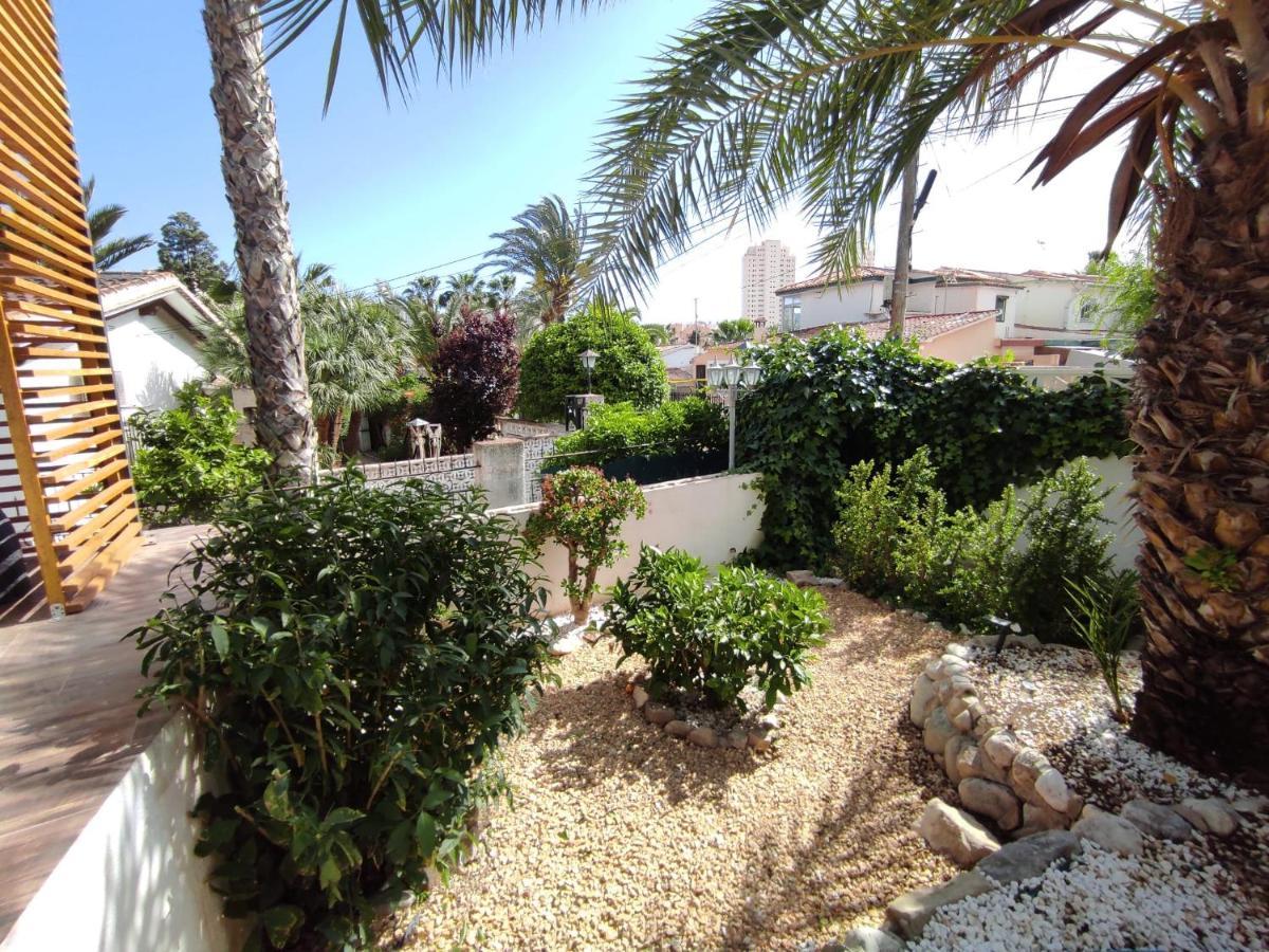 Villa con piscina a un paso de la playa Benidorm Exterior foto