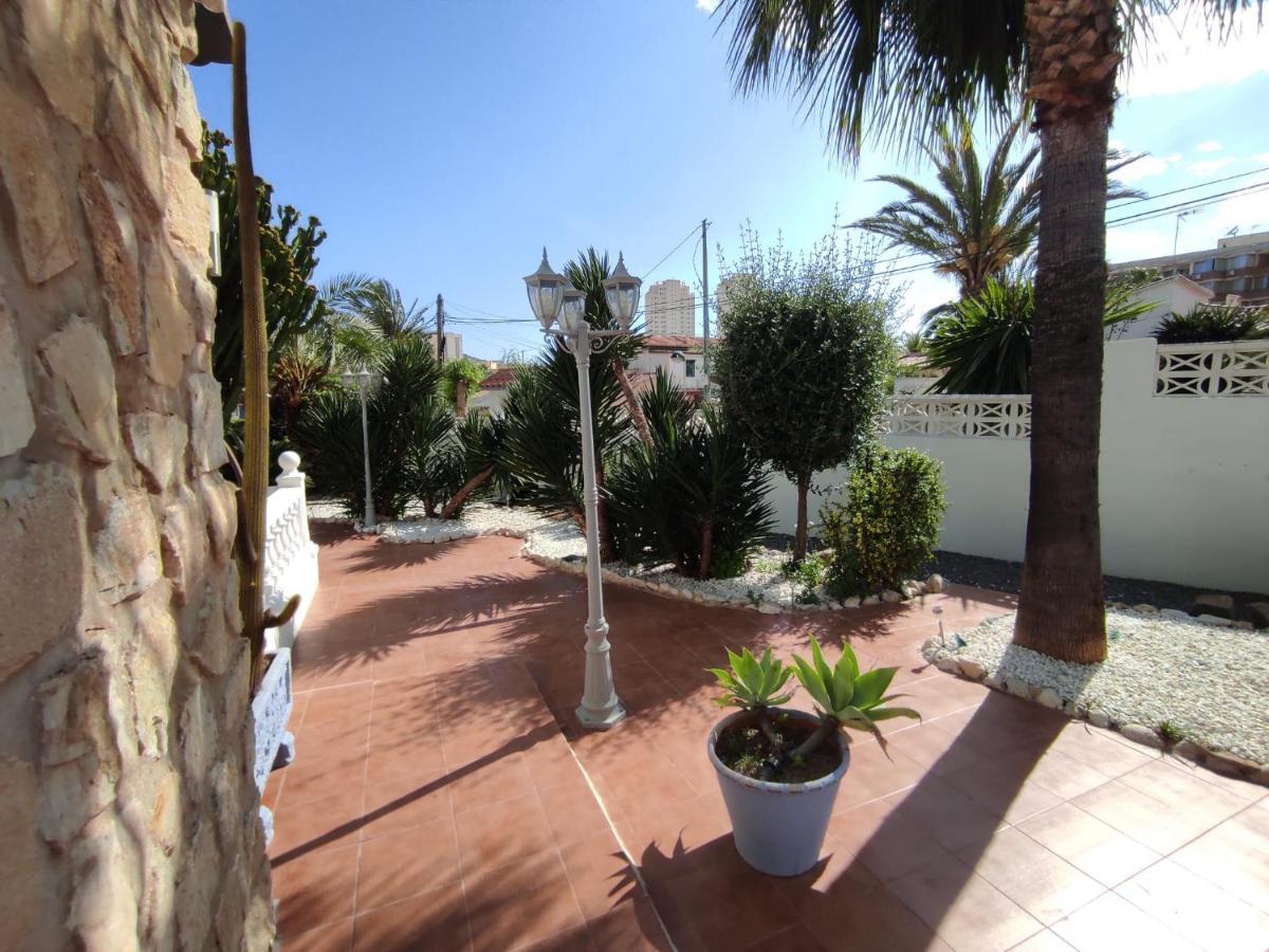 Villa con piscina a un paso de la playa Benidorm Exterior foto