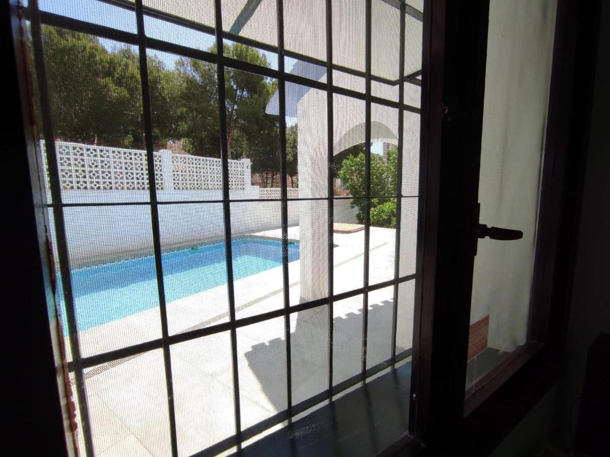 Villa con piscina a un paso de la playa Benidorm Exterior foto