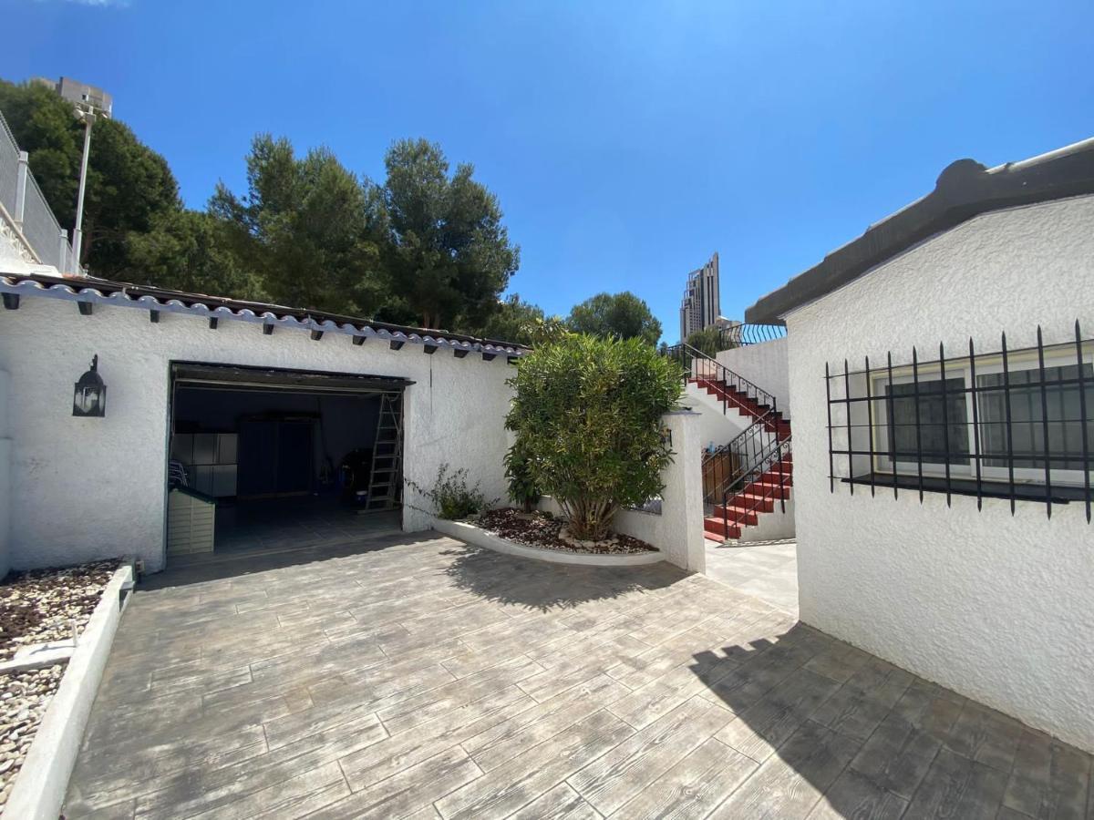 Villa con piscina a un paso de la playa Benidorm Exterior foto